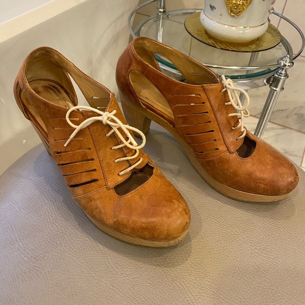 Anthropologie COCLICO Tan Lace Up Clogs 37 - Picture 2 of 9
